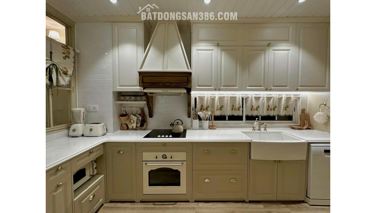 Siêu vị trí kinh doanh phố Tây Nha Trang – Nhà MT Nguyễn Thiện Thuật giá tốt